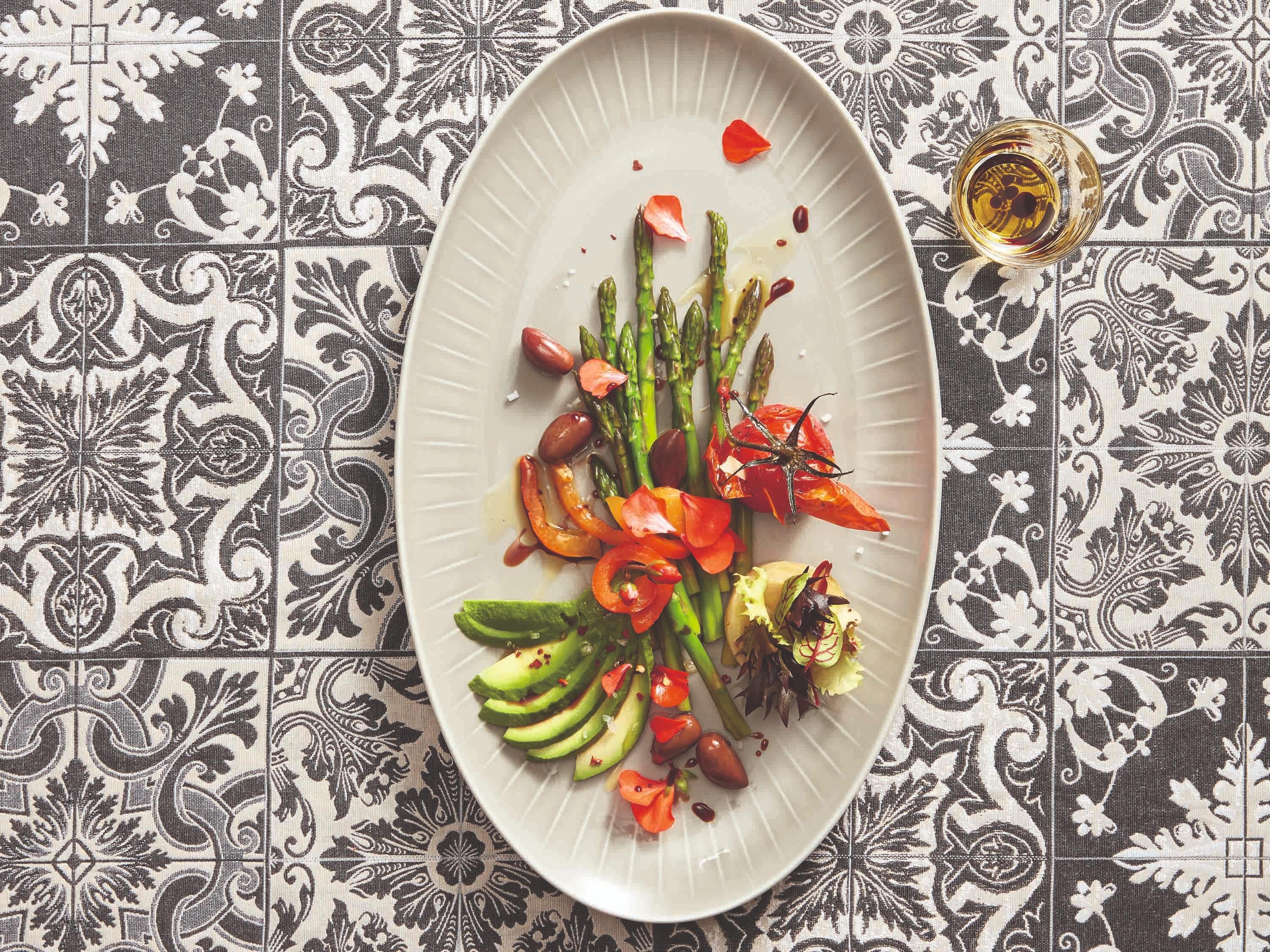 Moevenpick Hotel Istanbul Asia Airport エクステリア 写真 A plate of asparagus and artichoke