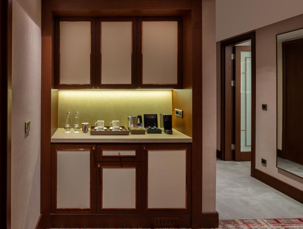 Moevenpick Hotel Istanbul Asia Airport エクステリア 写真 A wet bar in a hotel room