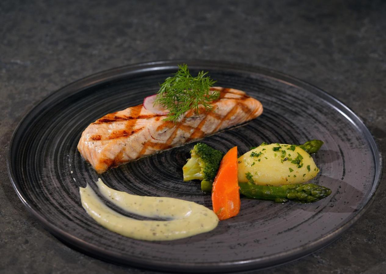 Moevenpick Hotel Istanbul Asia Airport エクステリア 写真 Salmon steak
