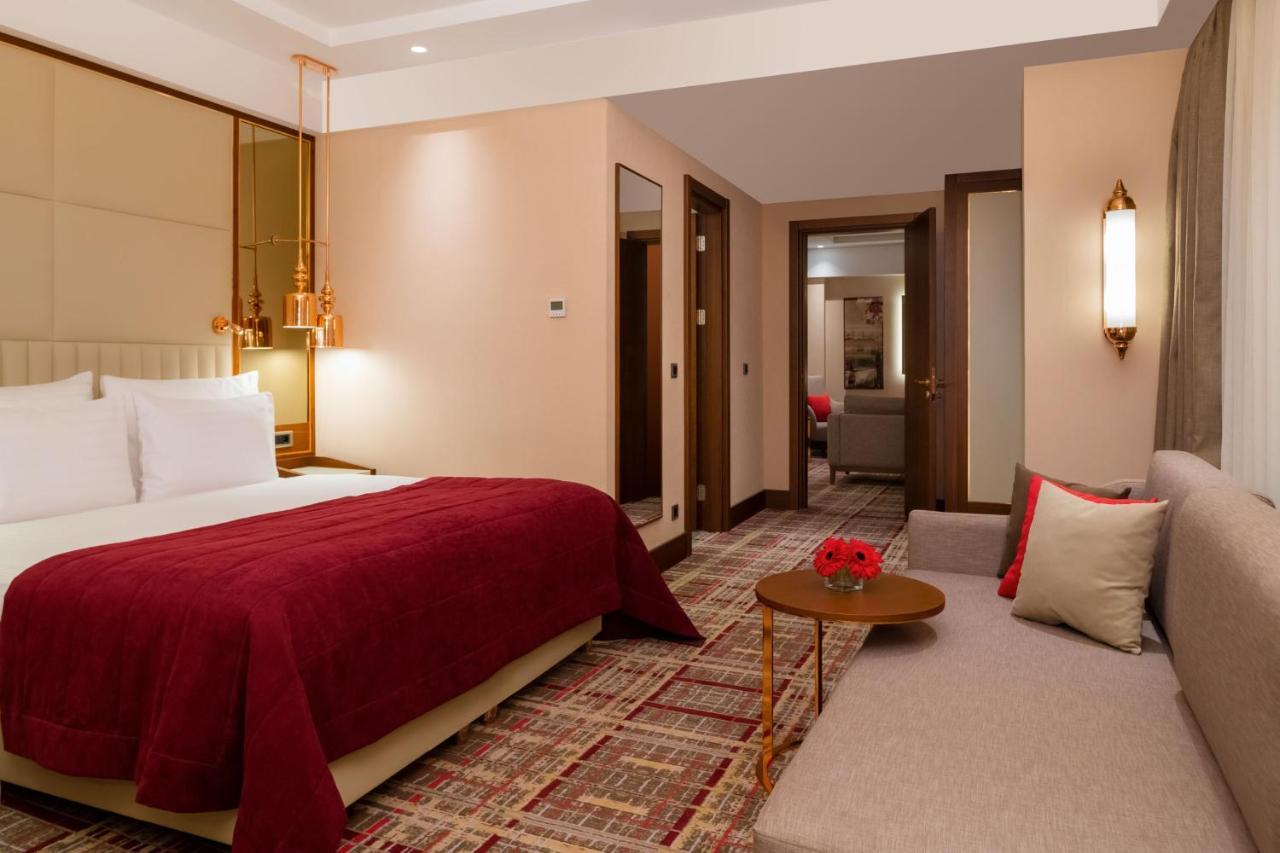 Moevenpick Hotel Istanbul Asia Airport エクステリア 写真 A room at the Taj Mahal Palace