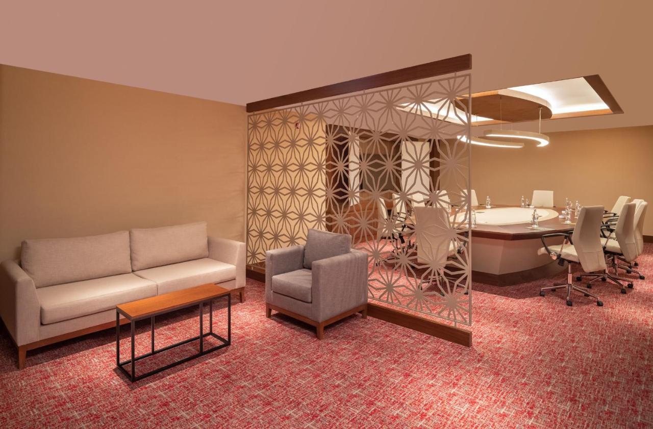 Moevenpick Hotel Istanbul Asia Airport エクステリア 写真 A suite at the airport