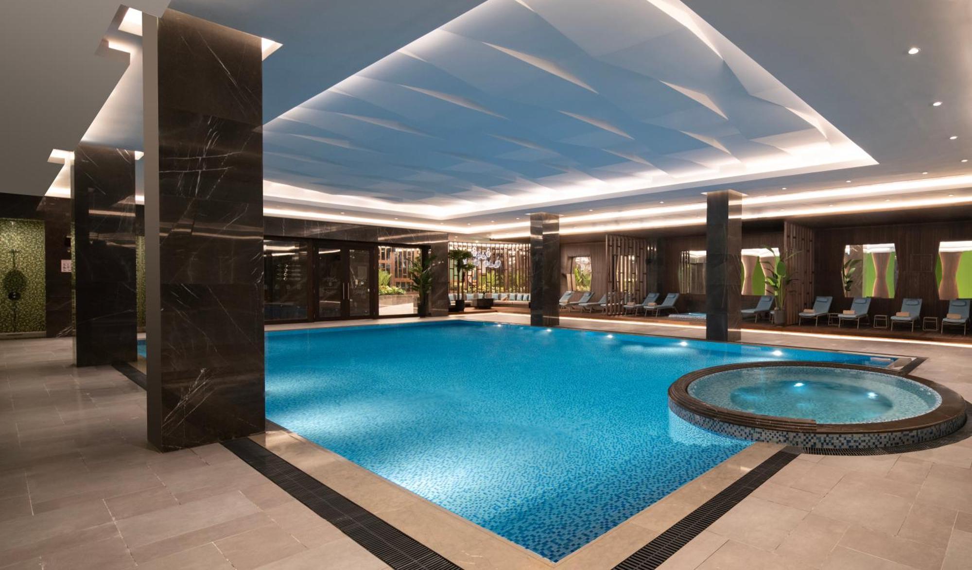 Moevenpick Hotel Istanbul Asia Airport エクステリア 写真 The swimming pool at the hotel