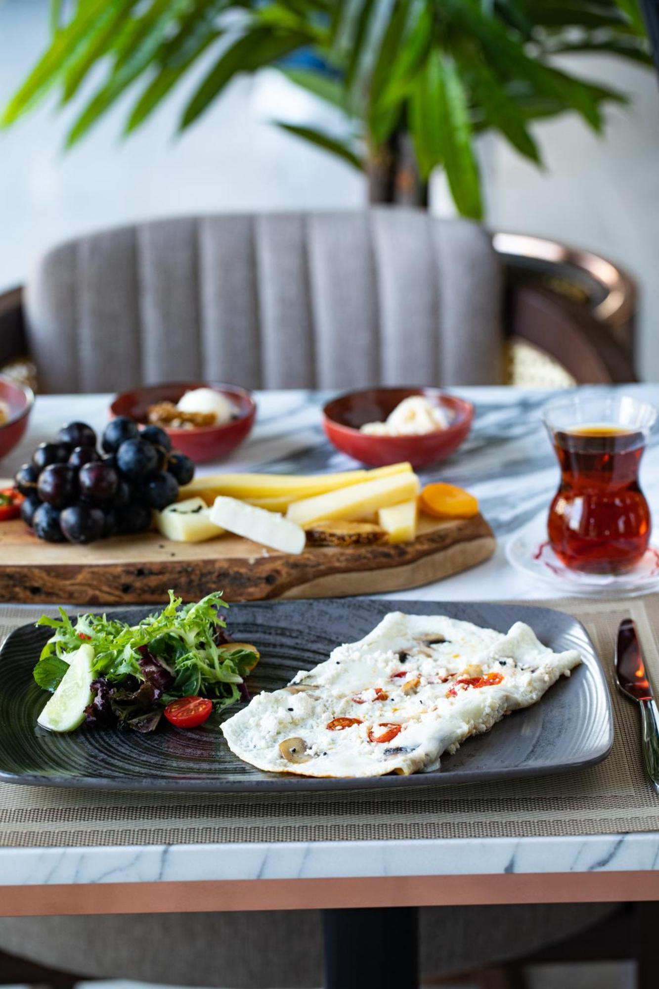Moevenpick Hotel Istanbul Asia Airport エクステリア 写真 Turkish breakfast